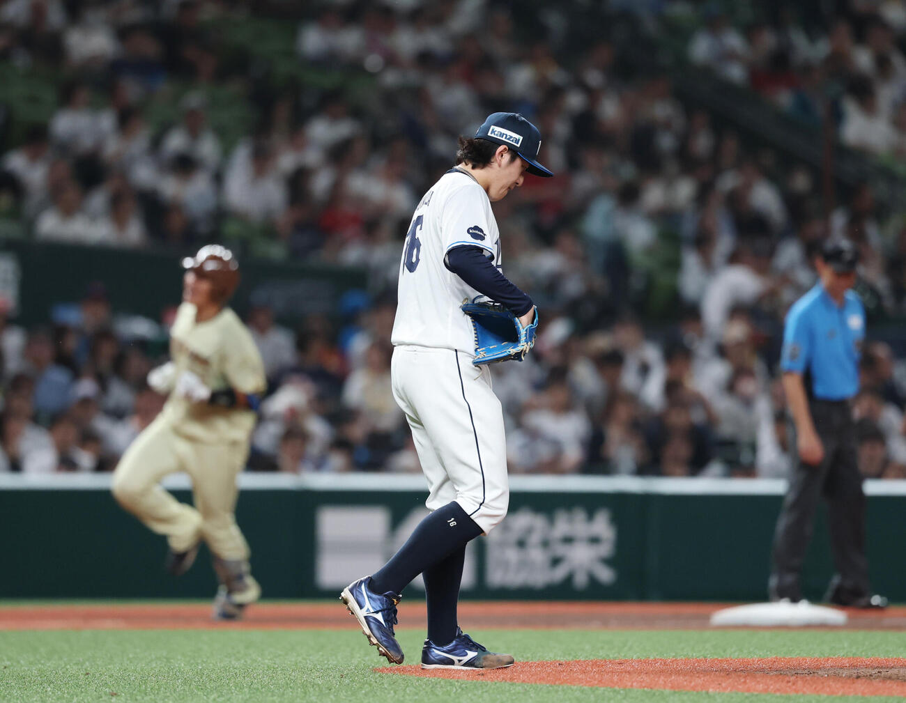 西武対日本ハム　6回表日本ハム1死、吉田賢吾に本塁打を浴びる隅田知一郎（撮影・増田悦実）