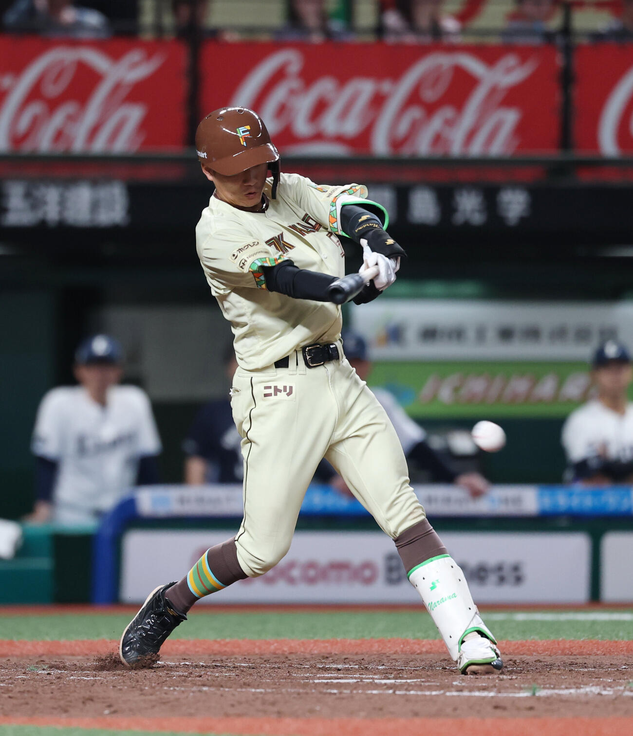 西武対日本ハム　5回表日本ハム無死、安打を放つ奈良間大己（撮影・増田悦実）