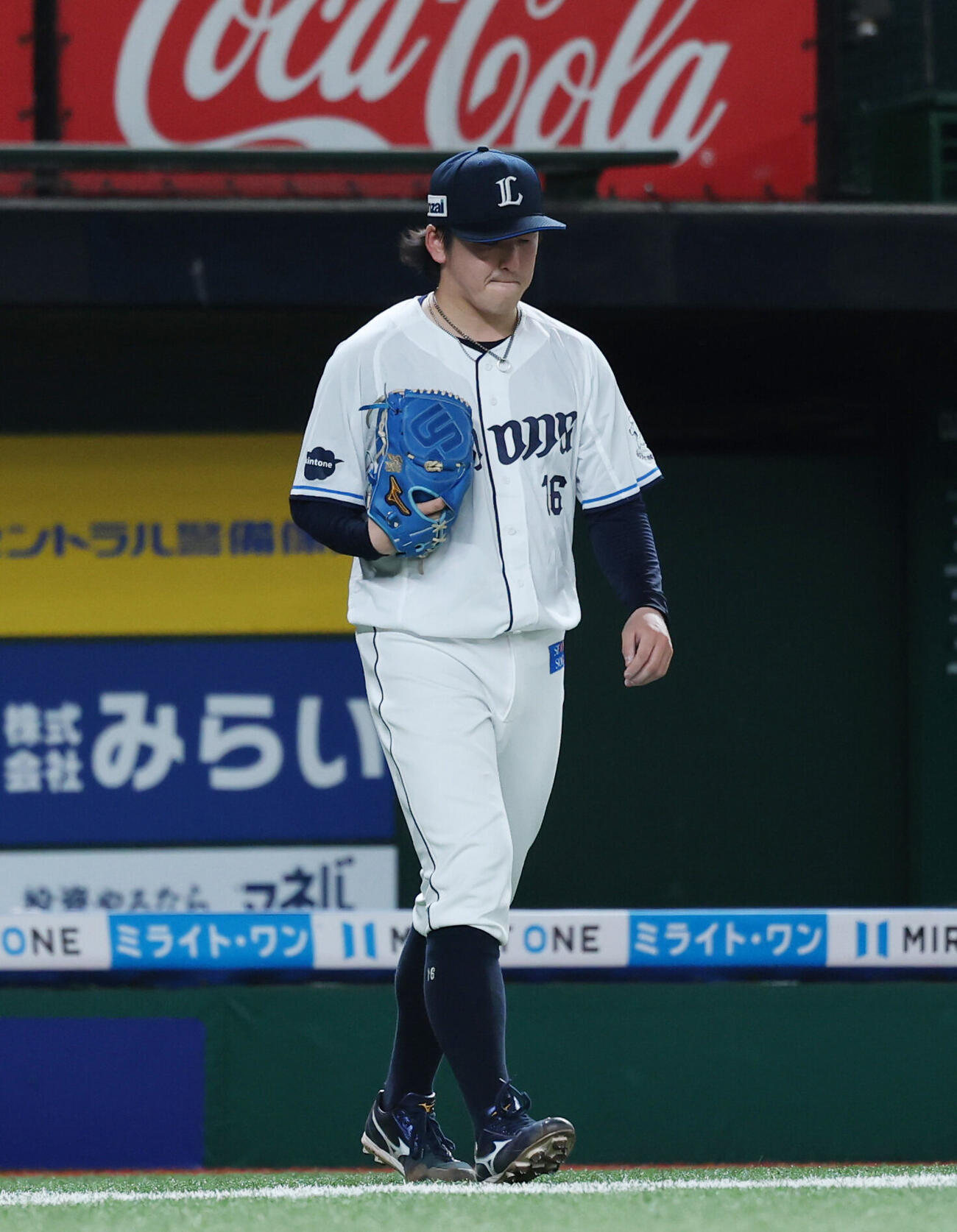 西武対日本ハム　9回表日本ハム1死二塁、水野達稀に適時三塁打を浴びがっくりとする隅田知一郎（撮影・増田悦実）