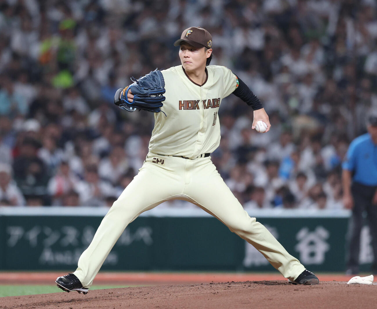 西武対日本ハム　先発し力投する日本ハム山崎福也（撮影・増田悦実）
