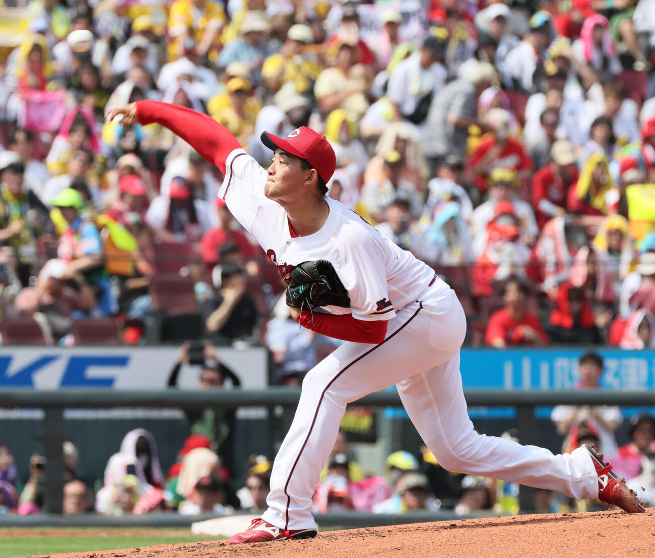 広島対阪神　力投する広島先発の岡本駿（撮影・加藤孝規）