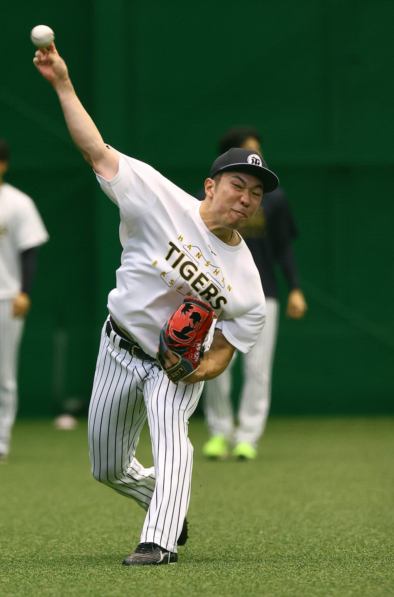 キャッチボールする石井大智（2026年6月27日撮影)
