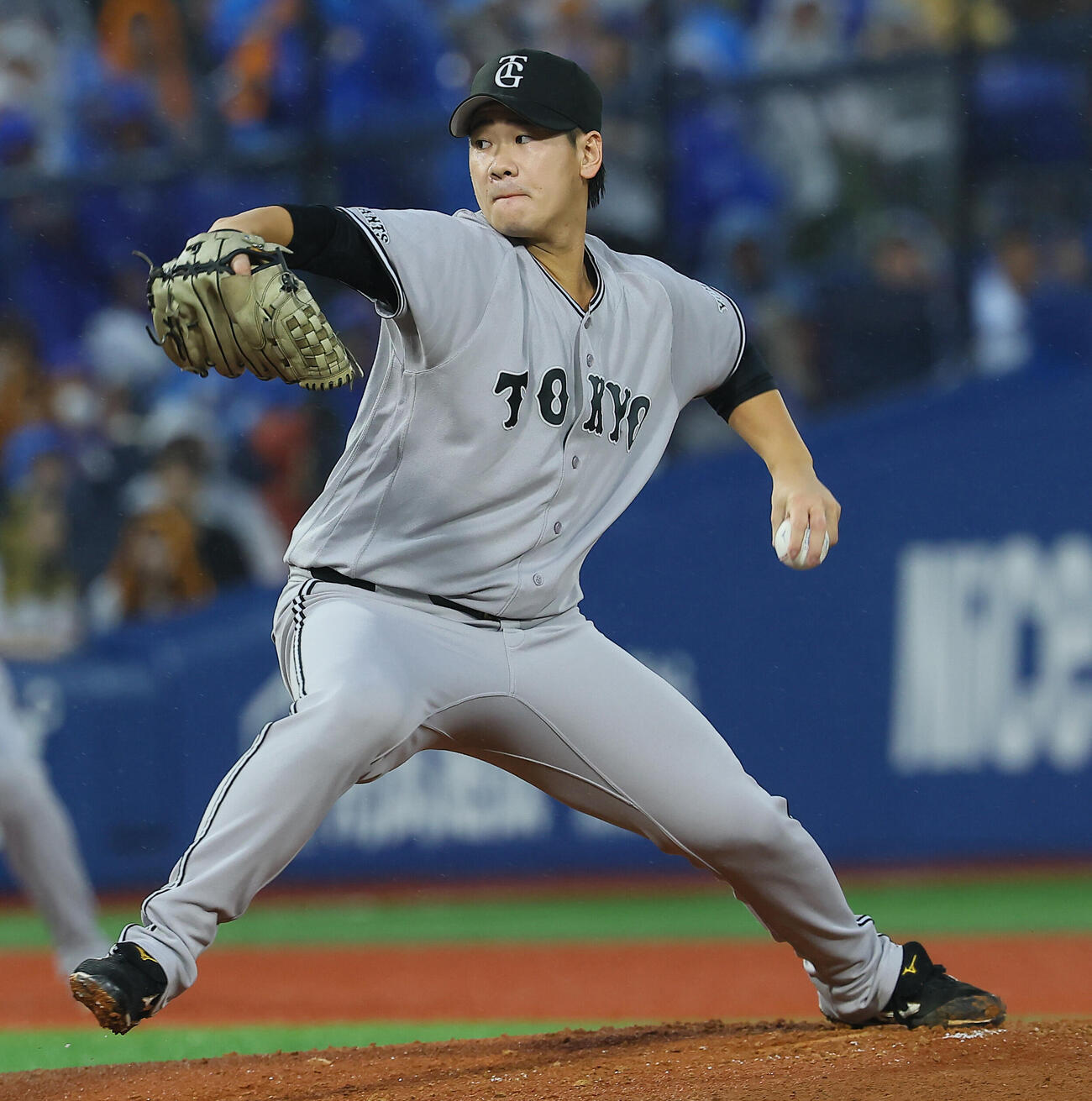 DeNA対巨人　力投する巨人先発井上温大（撮影・水谷安孝）