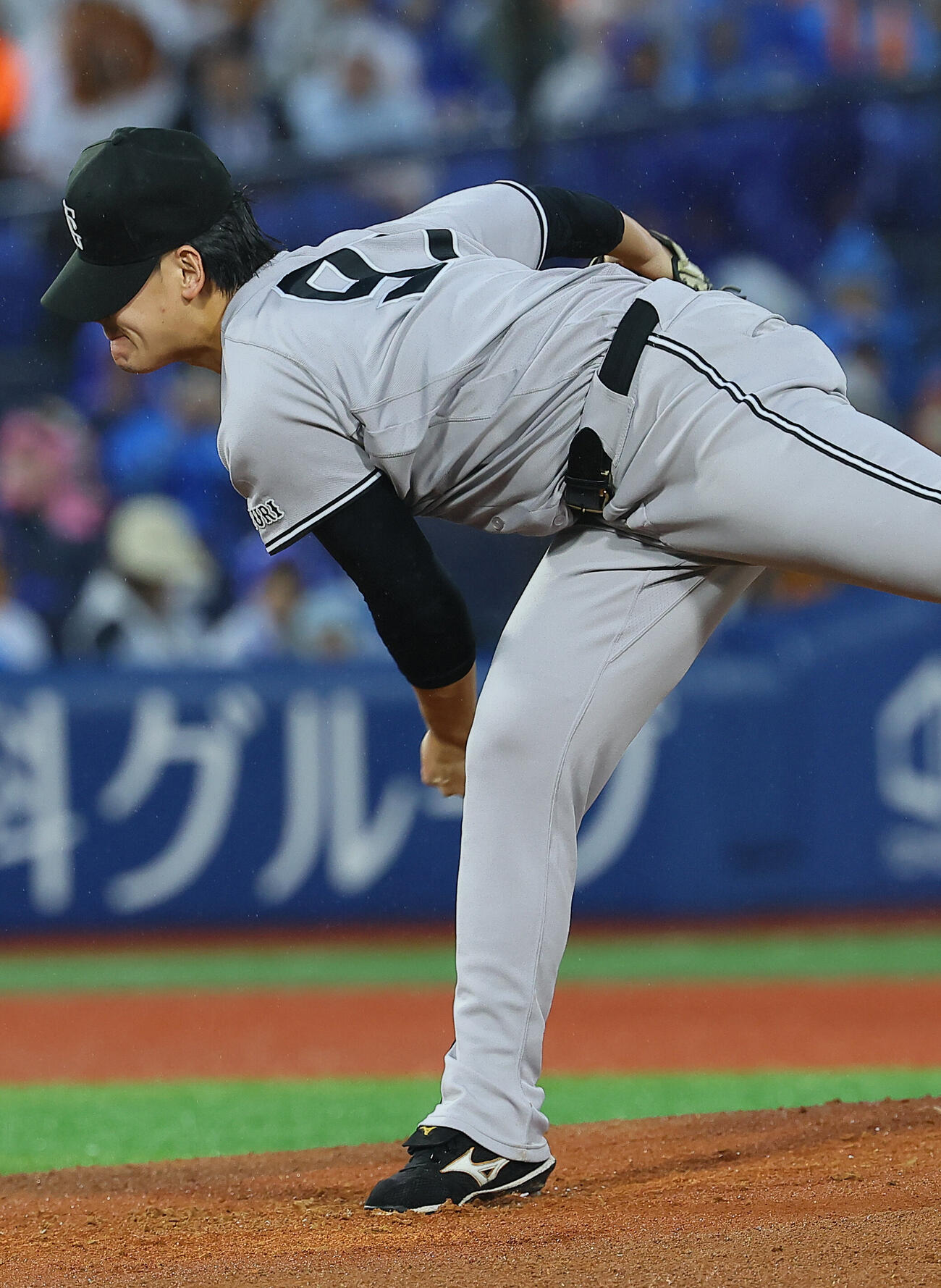 DeNA対巨人　力投する巨人先発井上温大（撮影・水谷安孝）