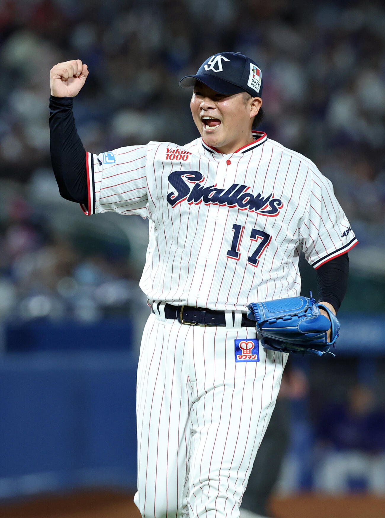 ヤクルト対中日　7回表中日1死一塁、村松開人を併殺に仕留め笑顔で喜ぶ清水昇（撮影・浅見桂子）