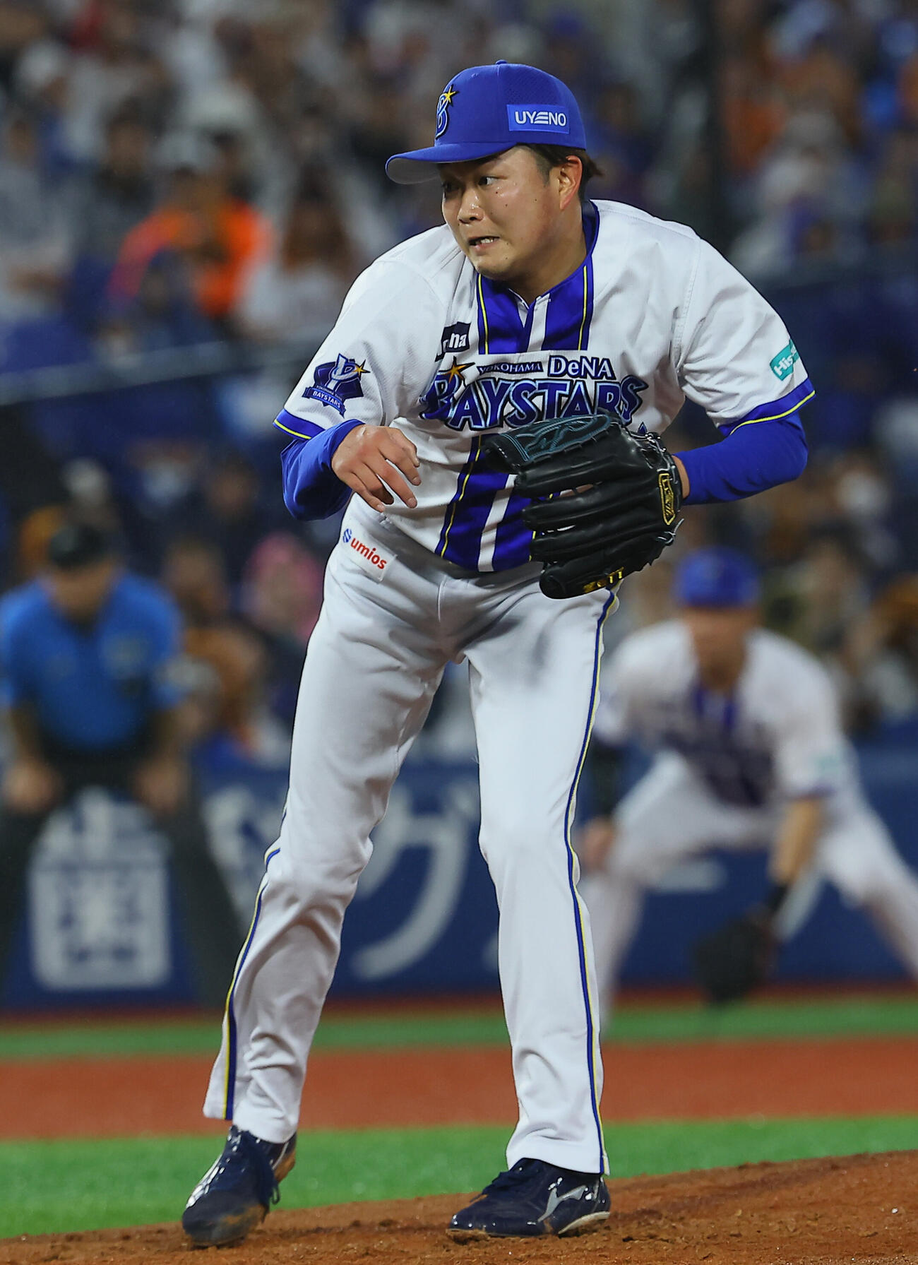 DeNA対巨人　3回表巨人2死一塁、ボビー・ダルベックの中前打に驚いた表情の石田裕太郎（撮影・水谷安孝）