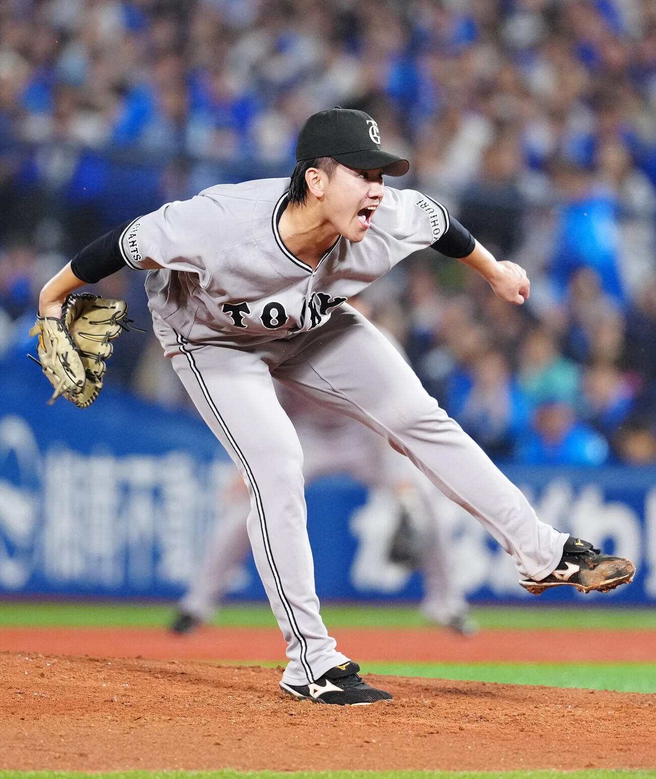 DeNA対巨人　4回裏DeNA2死、筒香嘉智を二ゴロに仕留める井上温大（撮影・江口和貴）