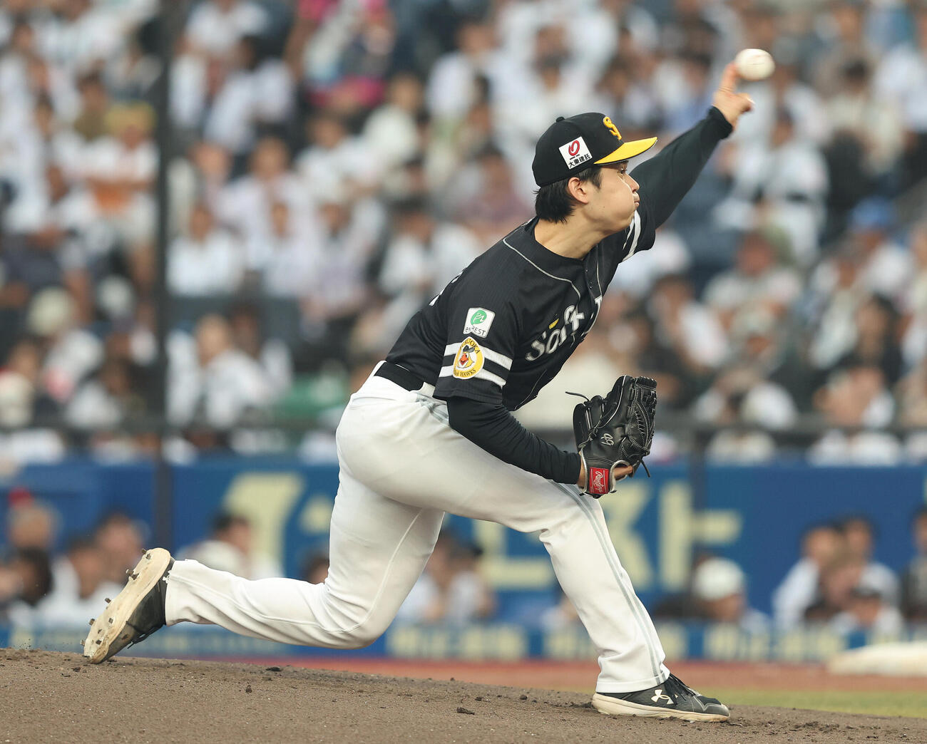 ロッテ対ソフトバンク　先発登板するソフトバンク松本晴（撮影・河田真司）