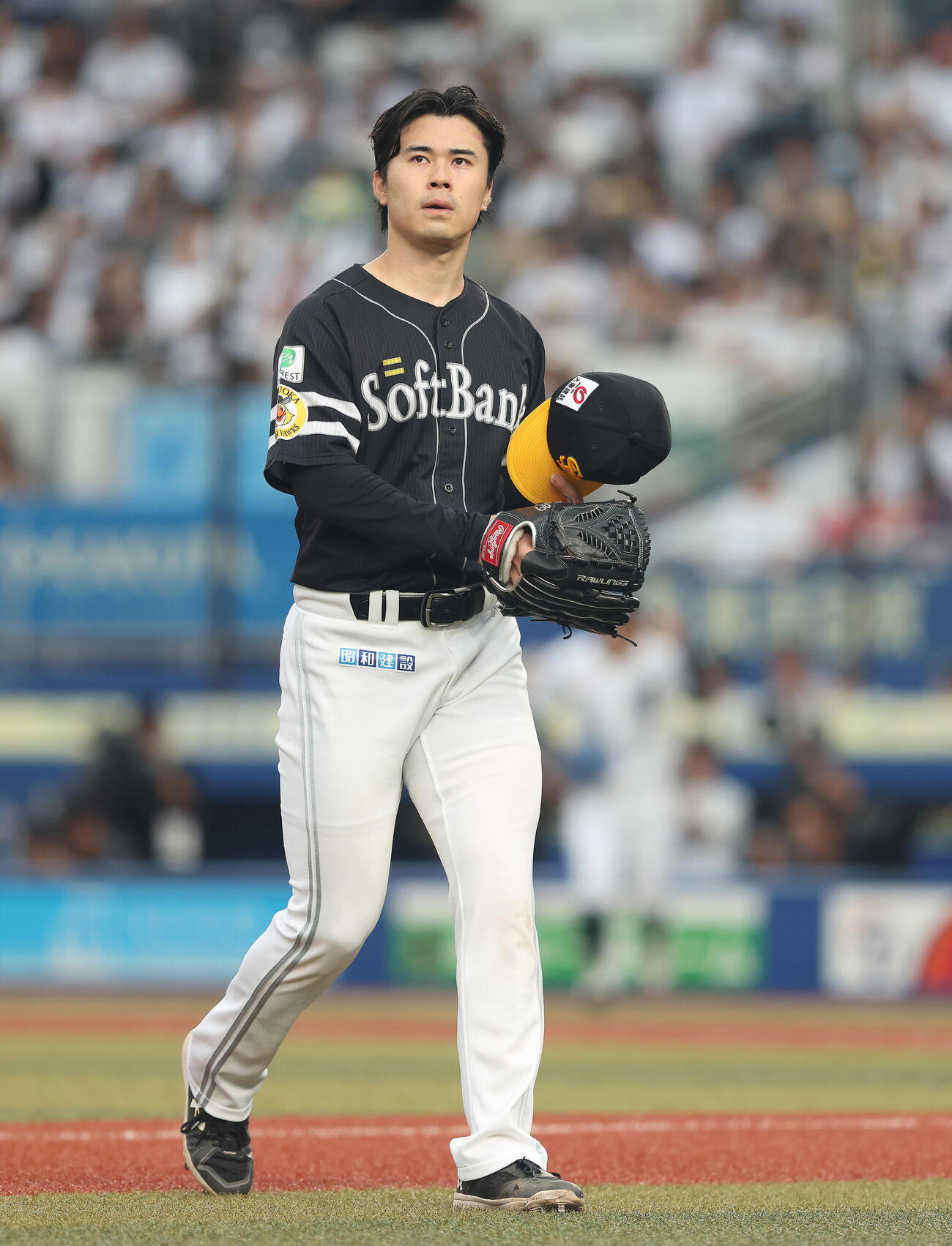 ロッテ対ソフトバンク　1回裏を抑える松本晴（撮影・河田真司）