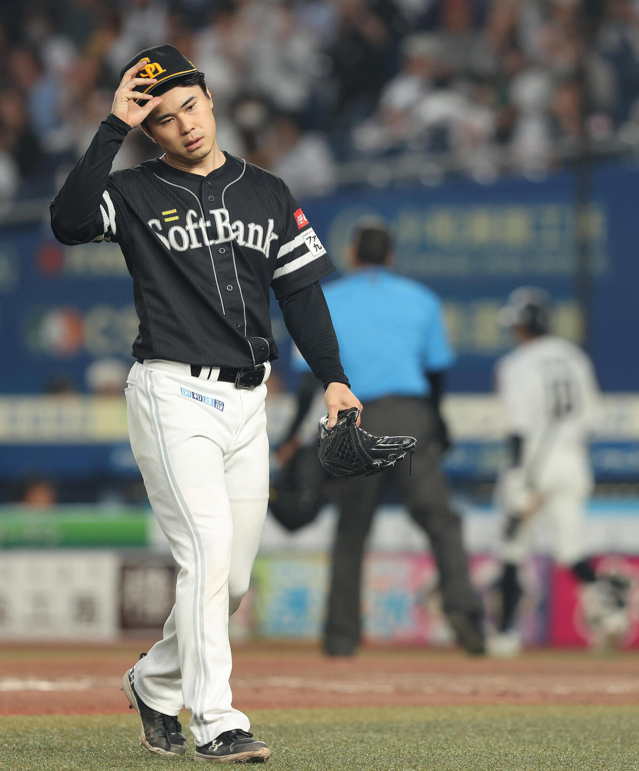 ロッテ対ソフトバンク　5回裏に同点を許した松本晴（撮影・河田真司）
