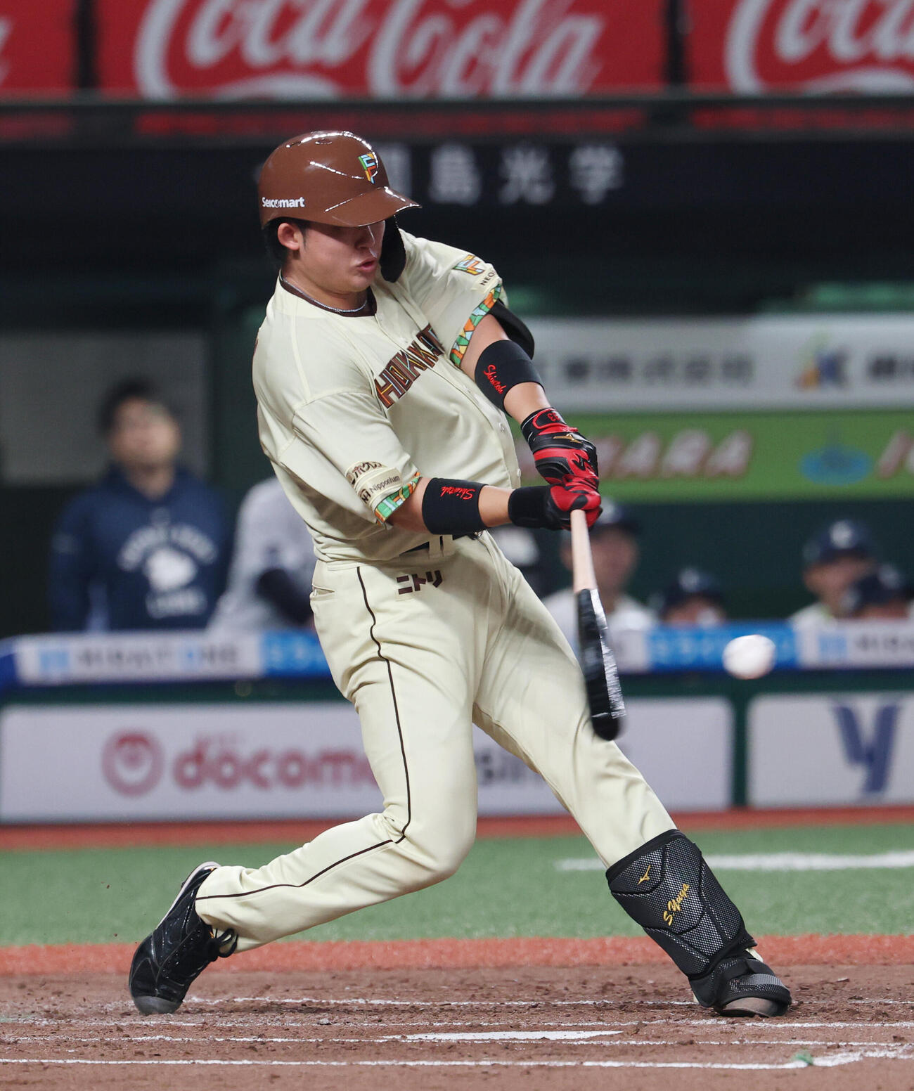西武対日本ハム　3回表日本ハム1死、安打を放つ進藤勇也（撮影・増田悦実）