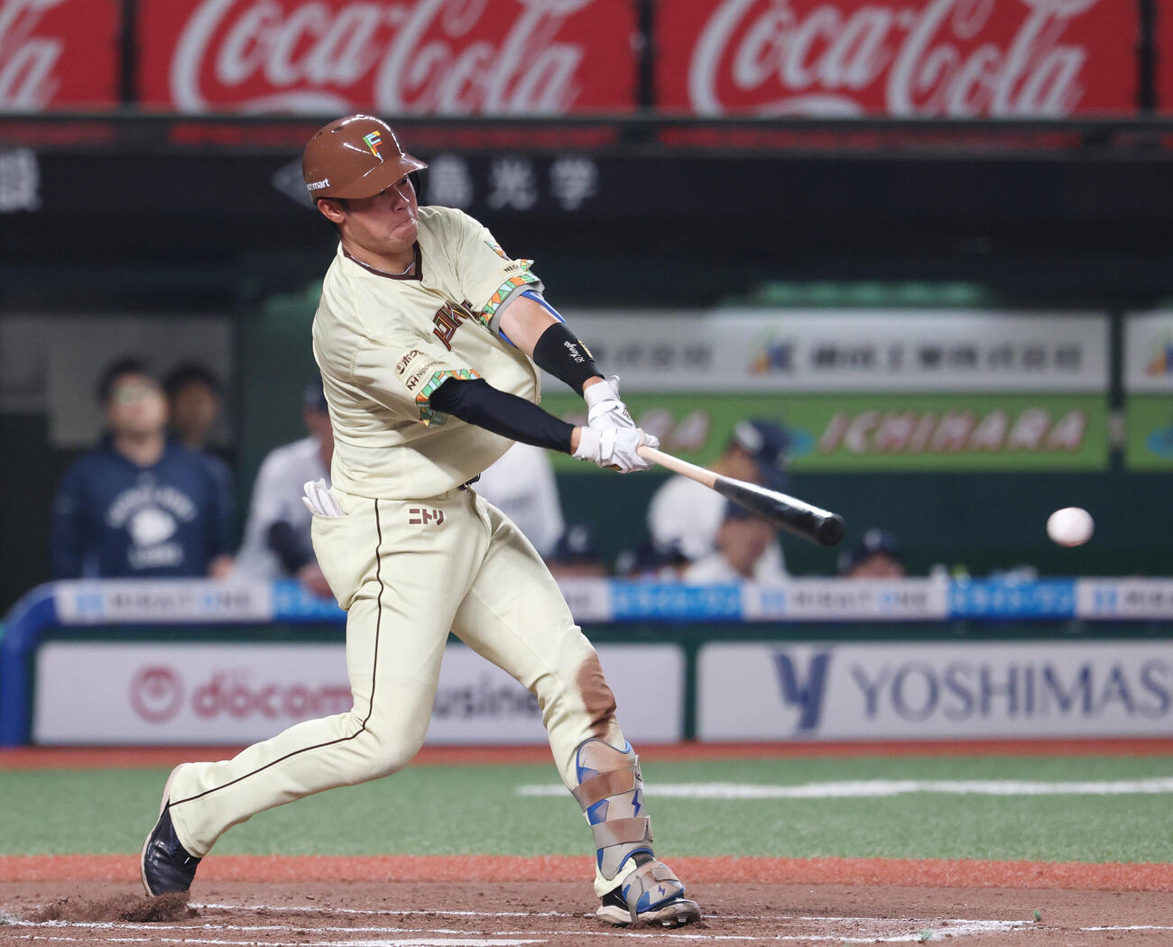 西武対日本ハム　6回表日本ハム2死二塁、適時打を放つ吉田賢吾（撮影・増田悦実）