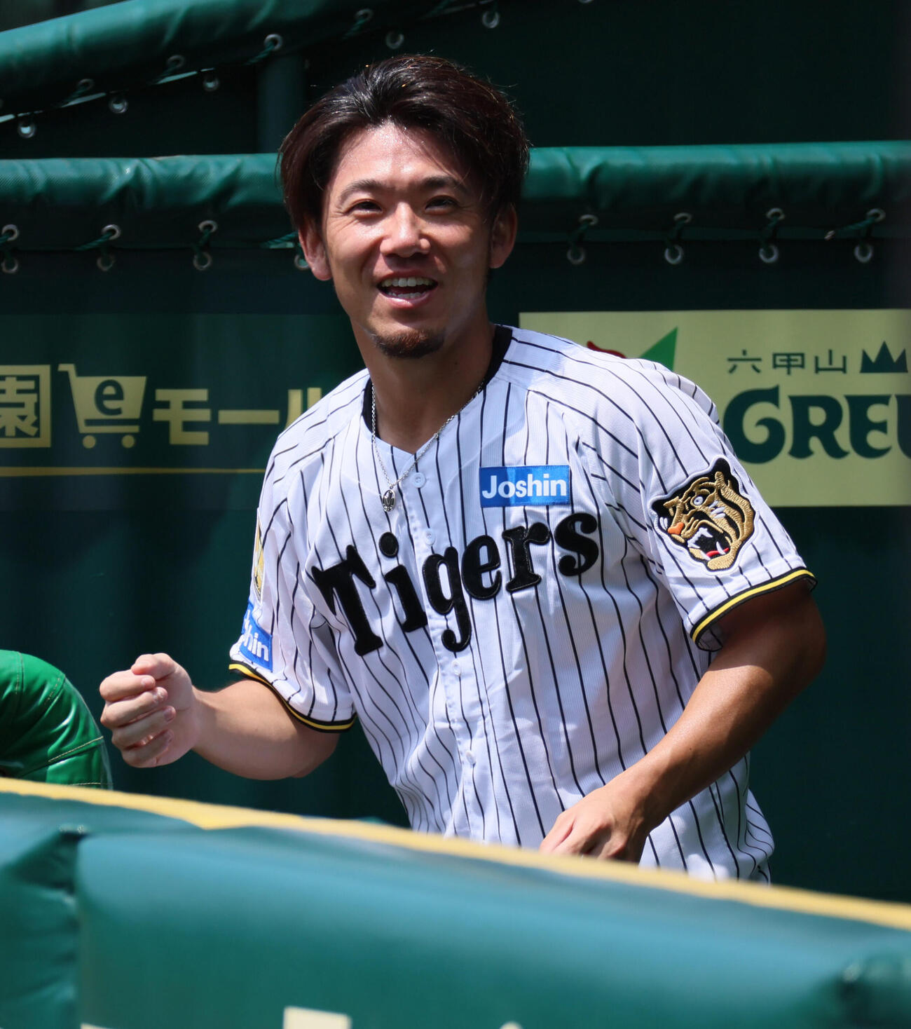 笑顔を見せる阪神伊藤将司（撮影・宮崎幸一）
