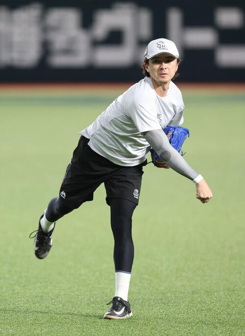 キャッチボールで調整する上沢（2026年6月22日撮影）