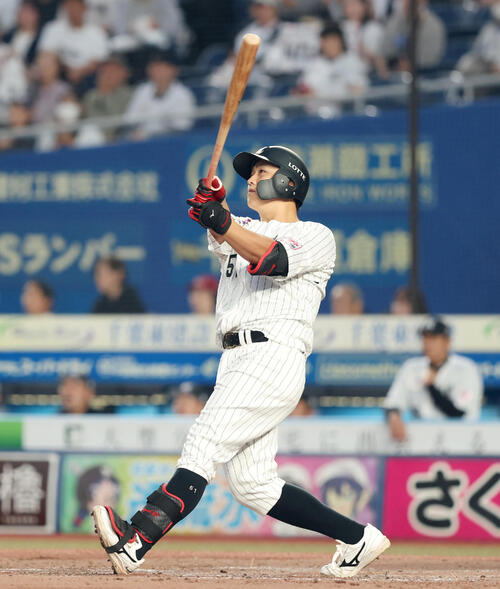 2点本塁打を放つ山口航輝（2026年6月28日撮影）