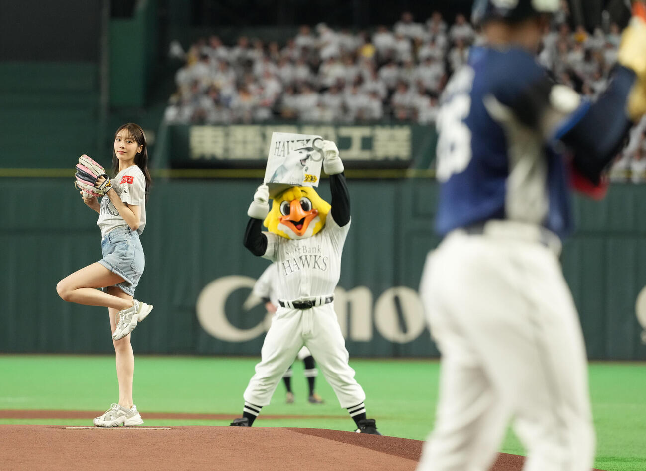 ソフトバンク対西武　始球式を務めた貴島明日香（撮影・たえ見朱実）