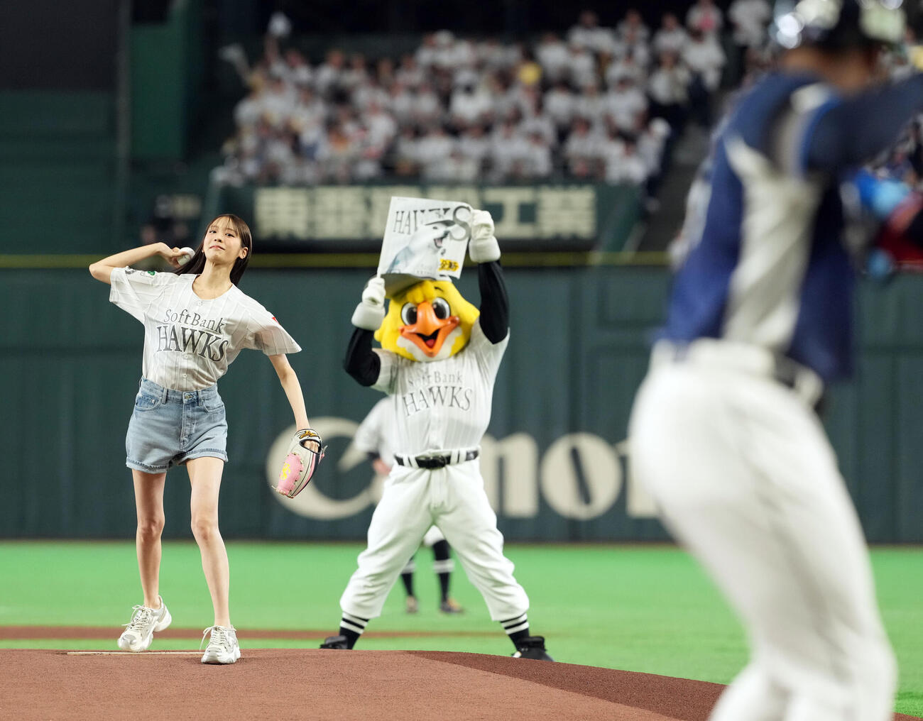 ソフトバンク対西武　始球式を務めた貴島明日香（撮影・たえ見朱実）