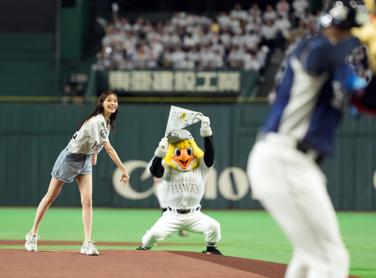 ソフトバンク対西武　始球式を務めた貴島明日香（撮影・たえ見朱実）
