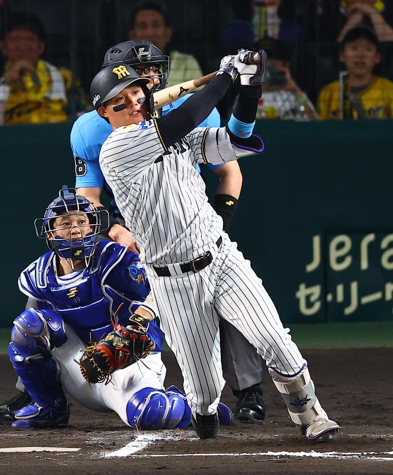 阪神対中日　6回裏阪神1死、森下翔太は同点ソロ本塁打を放つ（撮影・上田博志）