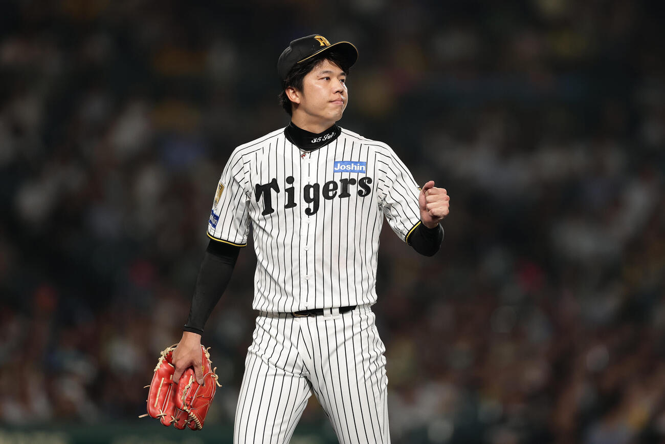 阪神対中日　6回表を投げ終え、ベンチへ戻る阪神才木浩人（撮影・前田充）