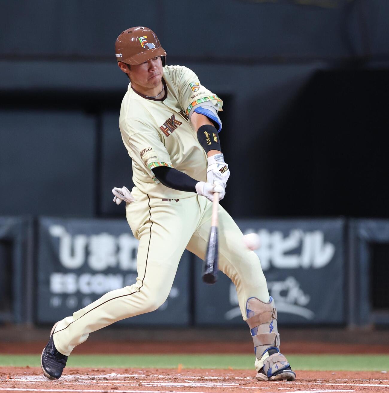 日本ハム対オリックス　1回裏日本ハム2死一、二塁、適時打を放つ吉田賢吾（撮影・黒川智章）