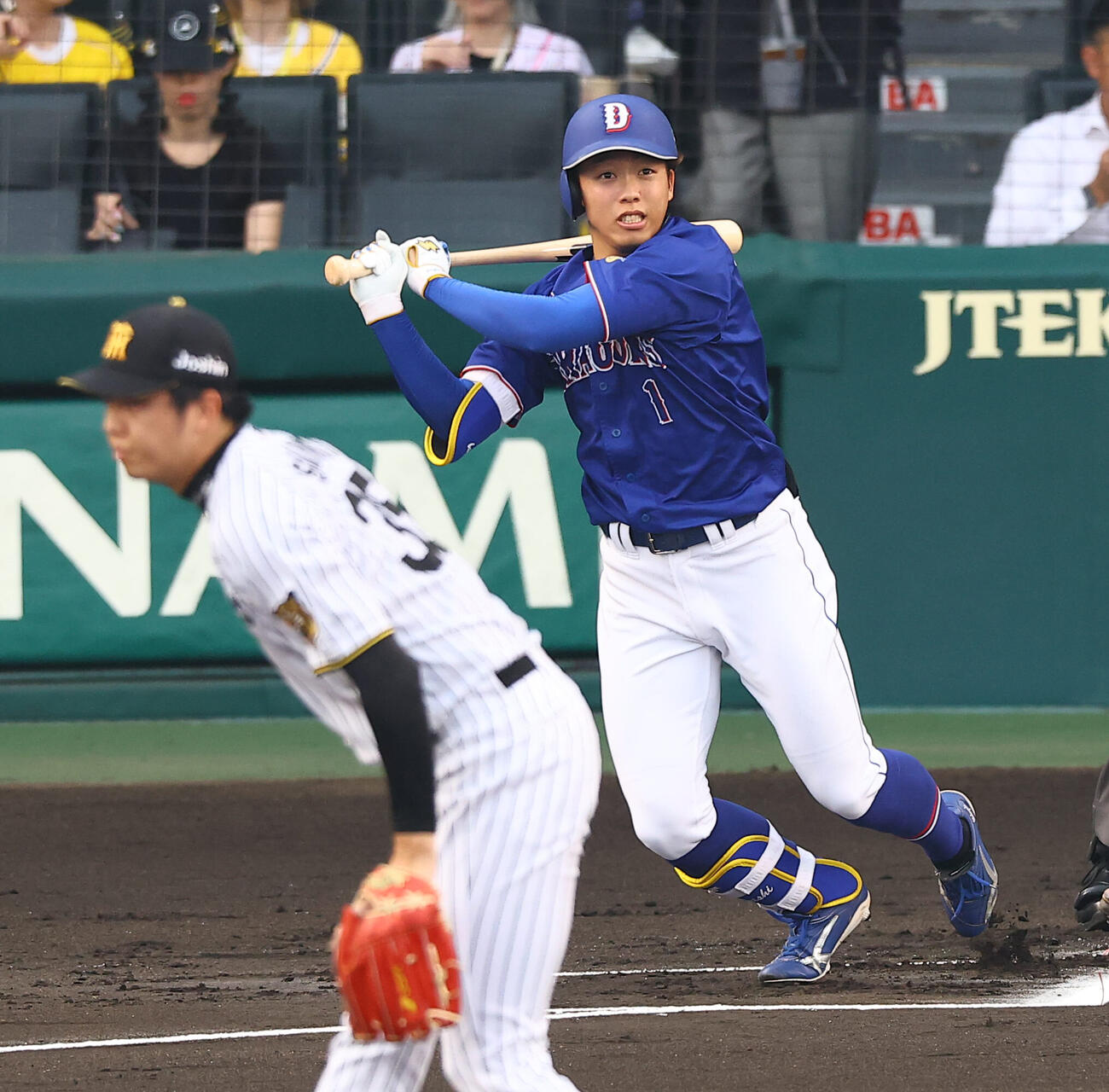 阪神対中日　1回表中日無死、岡林勇希は安打を放つ（撮影・上田博志）