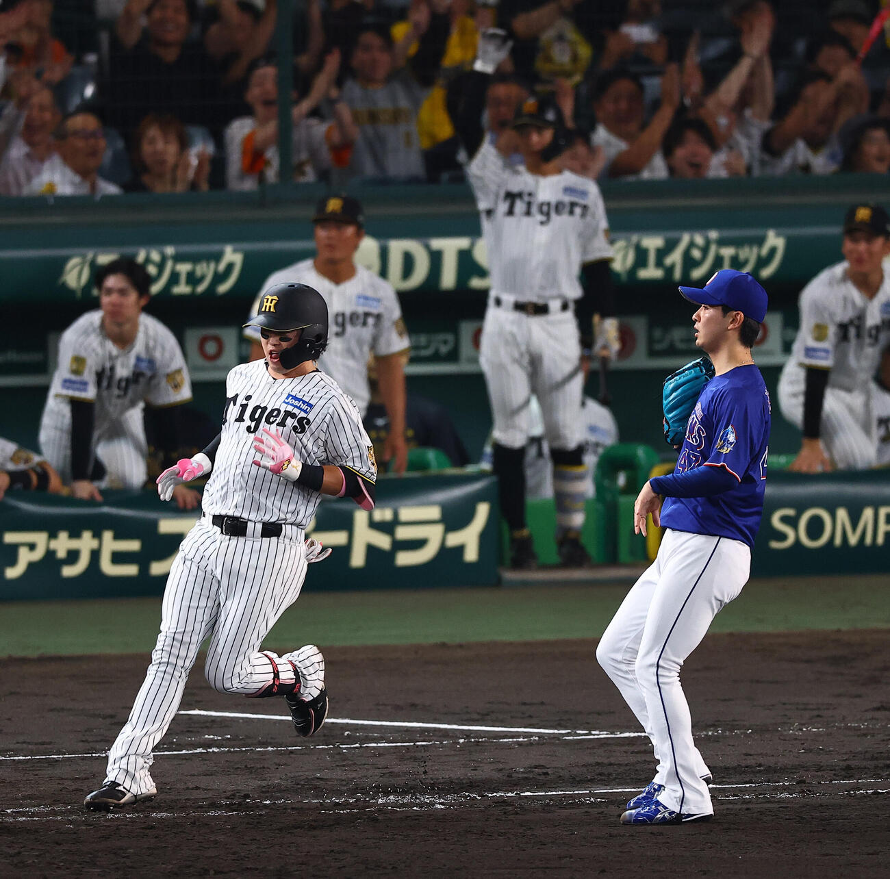 阪神対中日　8回裏阪神2死一、三塁、浜田太貴は同点適時打を放つ（撮影・上田博志）