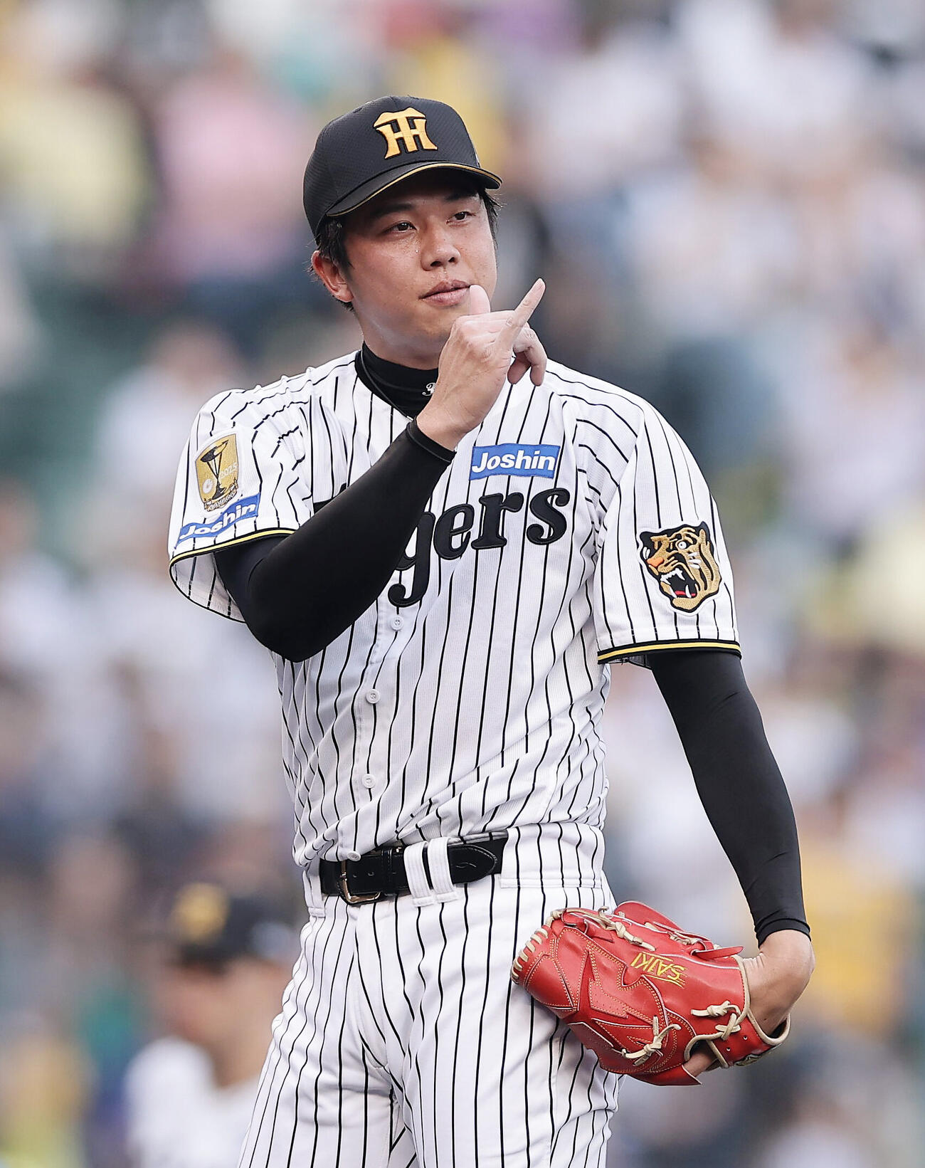 阪神対中日　1回表中日無死一塁、山本泰寛を一直併殺に打ち取った才木浩人（撮影・前田充）