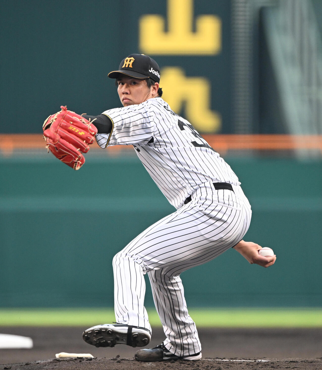 阪神対中日　力投する阪神先発の才木浩人（撮影・和賀正仁）