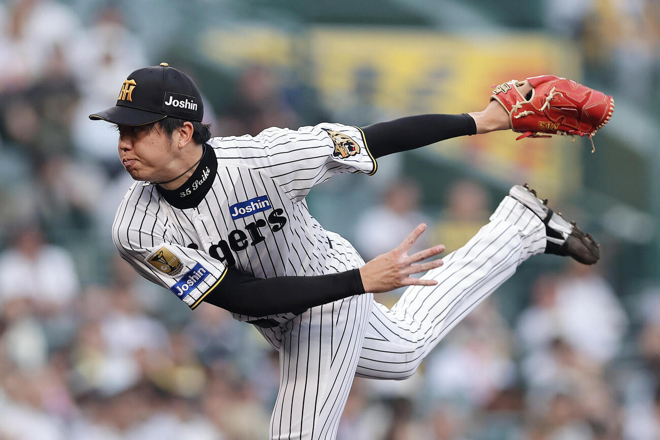 阪神対中日　力投する阪神先発の才木浩人（撮影・前田充）