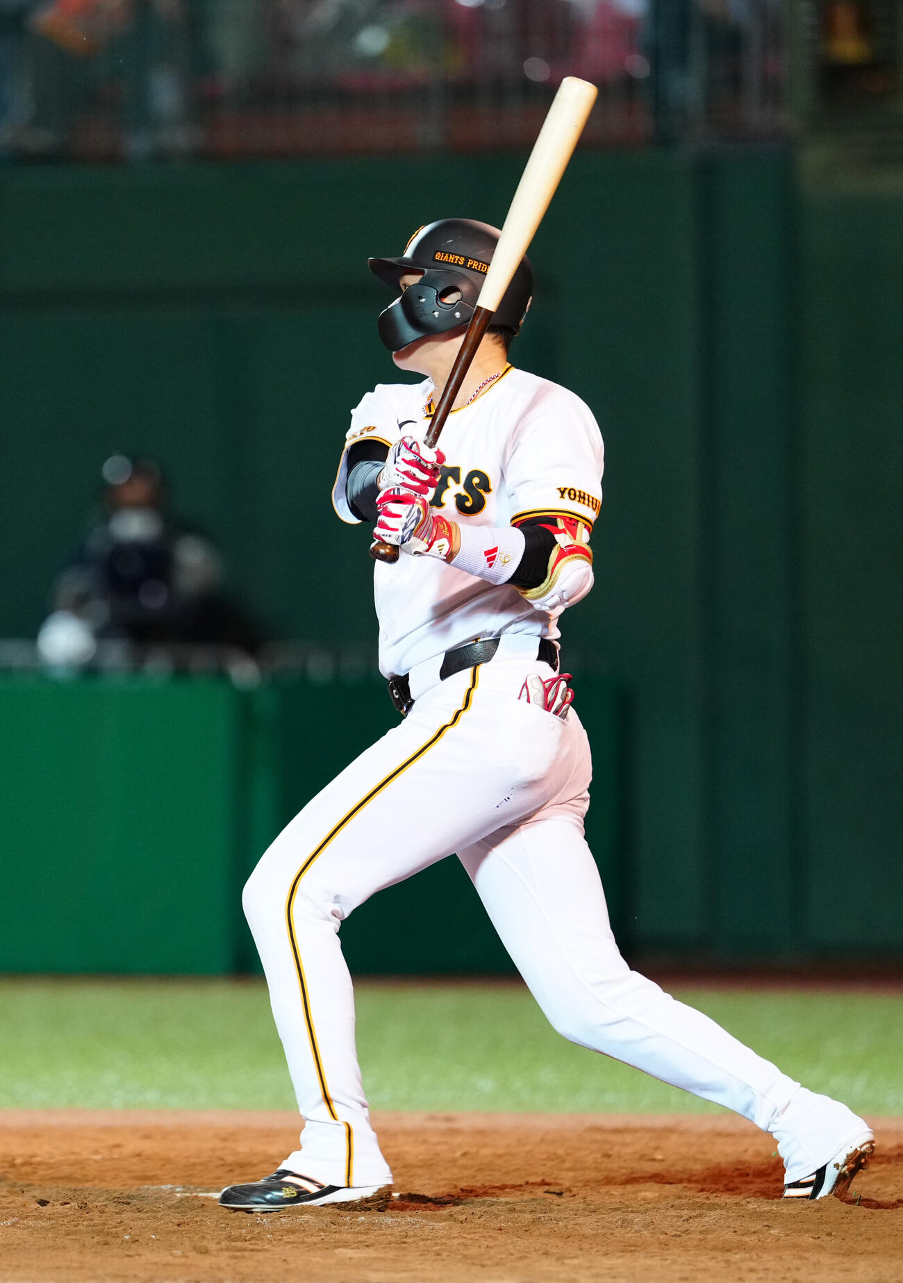巨人対ヤクルト　9回裏巨人無死、中前打を放つ坂本勇人
