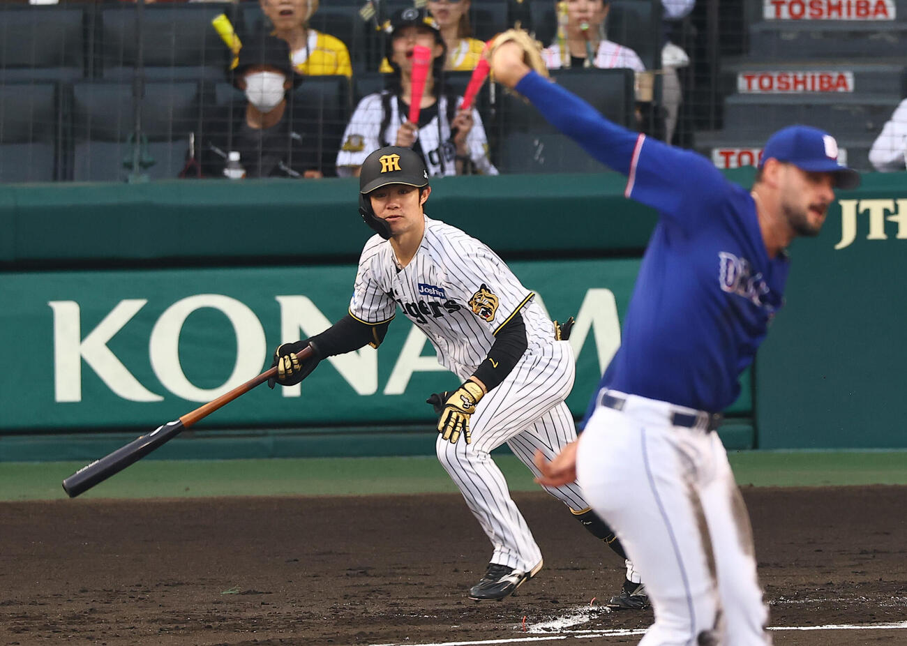 阪神対中日　1回裏阪神1死、中野拓夢は安打を放つ（撮影・上田博志）