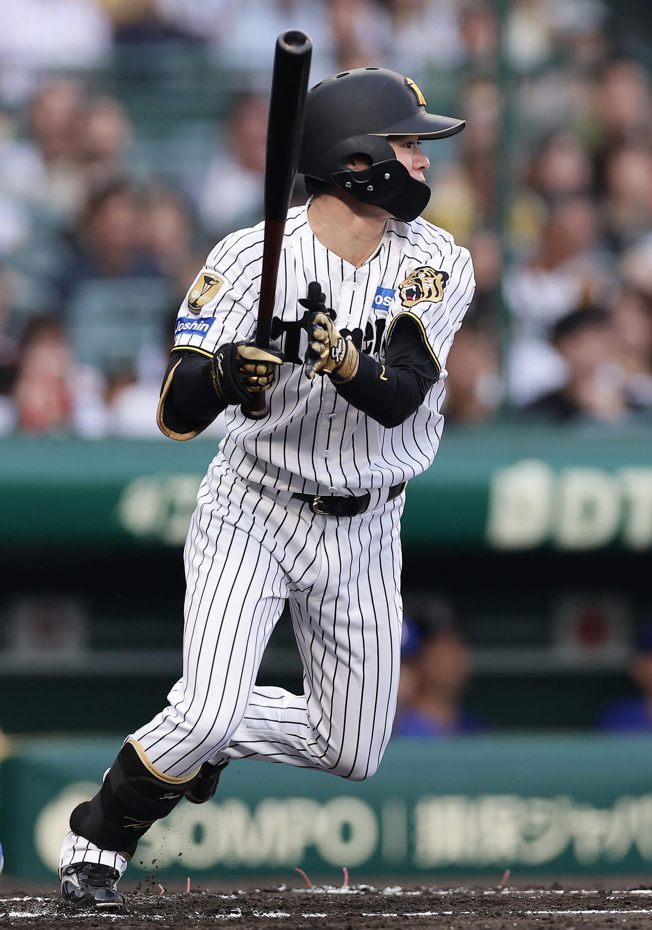 阪神対中日　1回裏阪神1死、中前打を放つ中野拓夢（撮影・前田充）