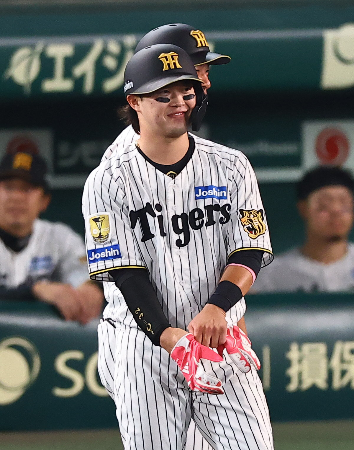 阪神対中日　8回裏阪神2死一、三塁、同点適時打を放った浜田太貴は笑顔を見せる（撮影・上田博志）