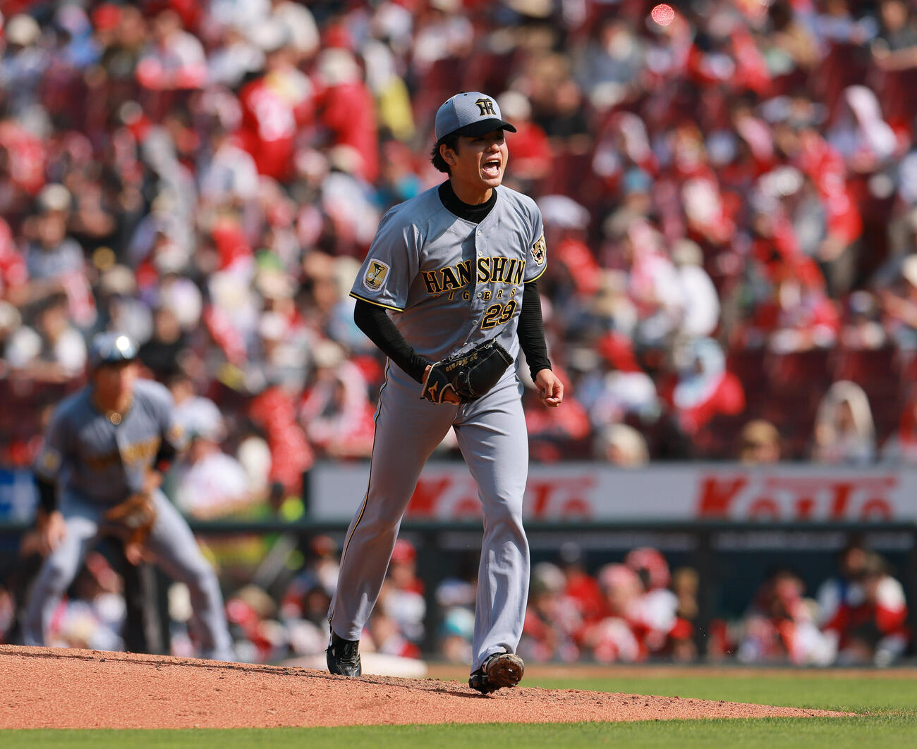 2026年6月28日、広島戦で、矢野雅哉を見逃し三振に仕留め、雄たけびを上げる高橋遥人