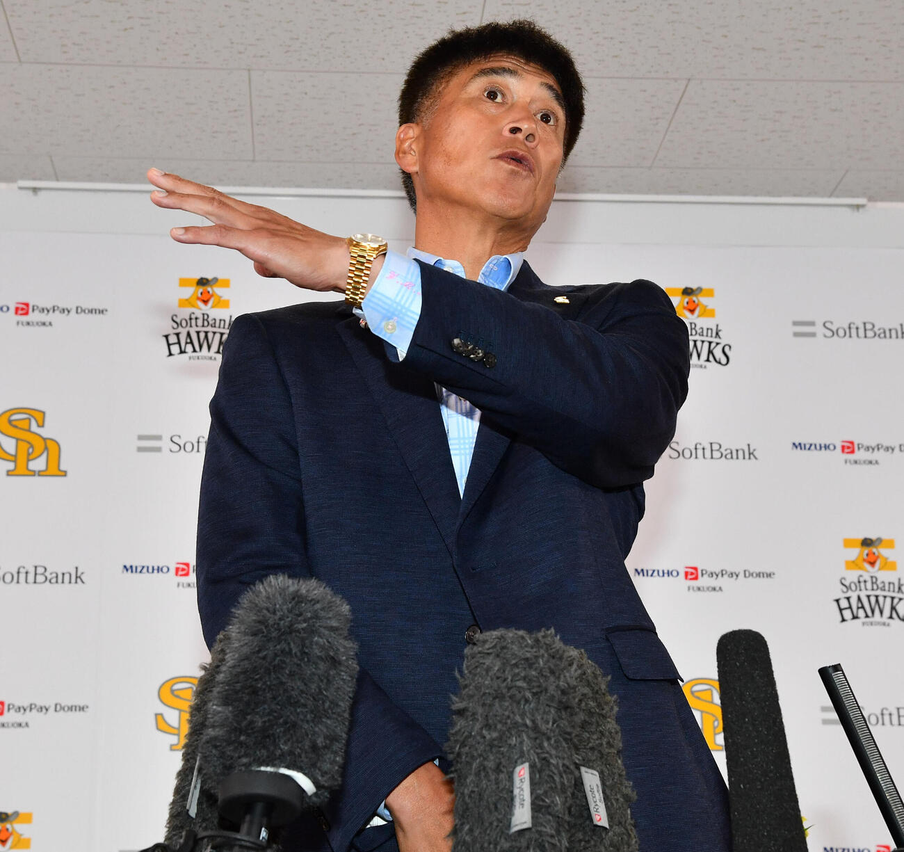 ソフトバンク対西武　米スタンフォード大の佐々木麟太郎との面談を終え、会見を行うソフトバンク城島健司CBO（撮影・岩下翔太）
