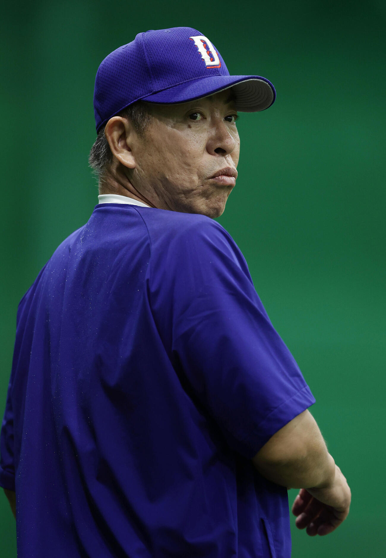 阪神対中日　練習を見守る中日井上一樹監督（撮影・前田充）