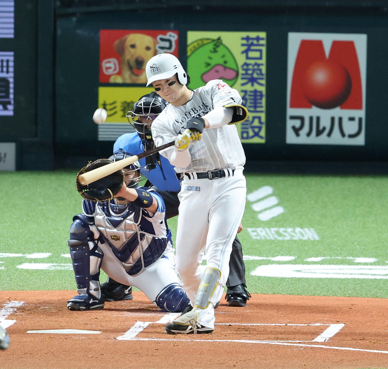 ソフトバンク対西武　1回裏ソフトバンク無死、正木智也は左中間に先制本塁打を放つ（撮影・梅根麻紀））