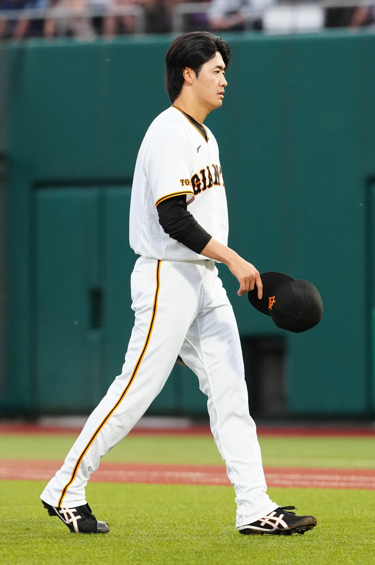 巨人対ヤクルト　2回表ヤクルト無死、松下歩叶へ死球を与えた西舘勇陽