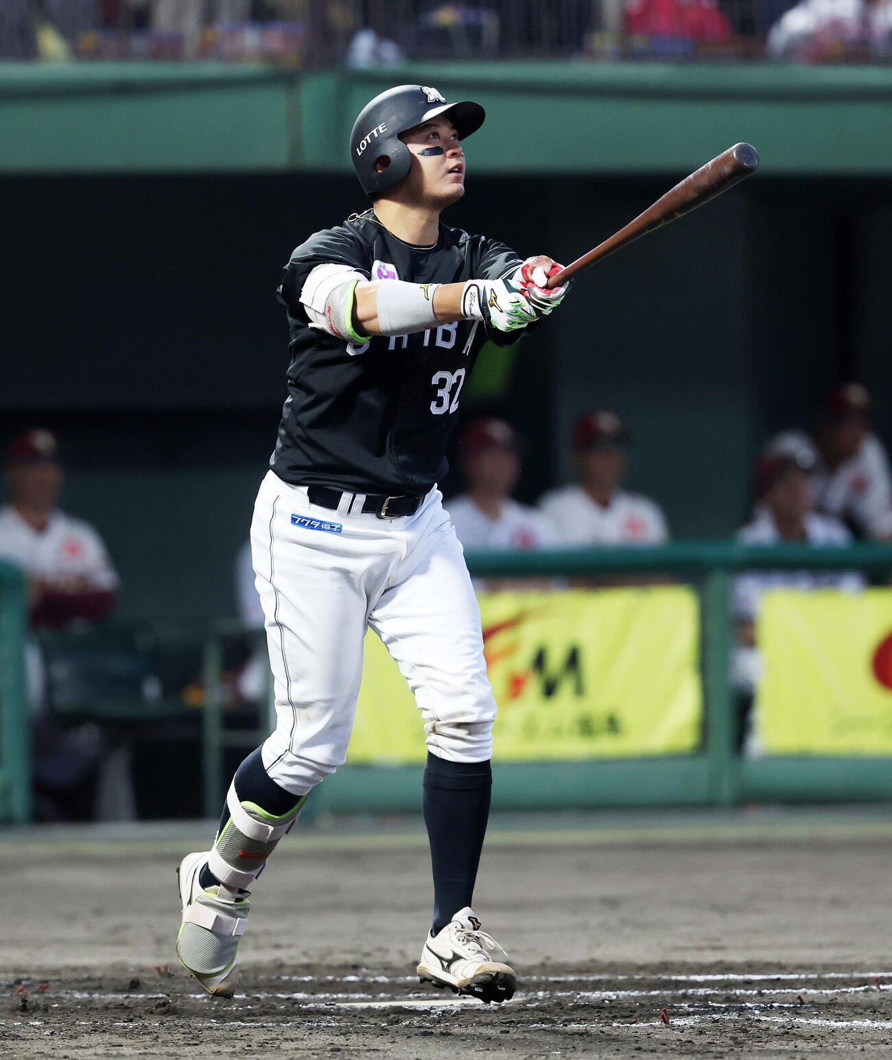 楽天対ロッテ　3回表ロッテ2死一塁、佐藤都志也は2点本塁打を放つ（撮影・鈴木正人）