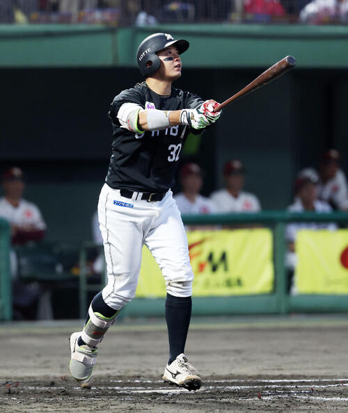 ロッテ】佐藤都志也が地元がい旋試合で先制の2ラン 自身初の2桁