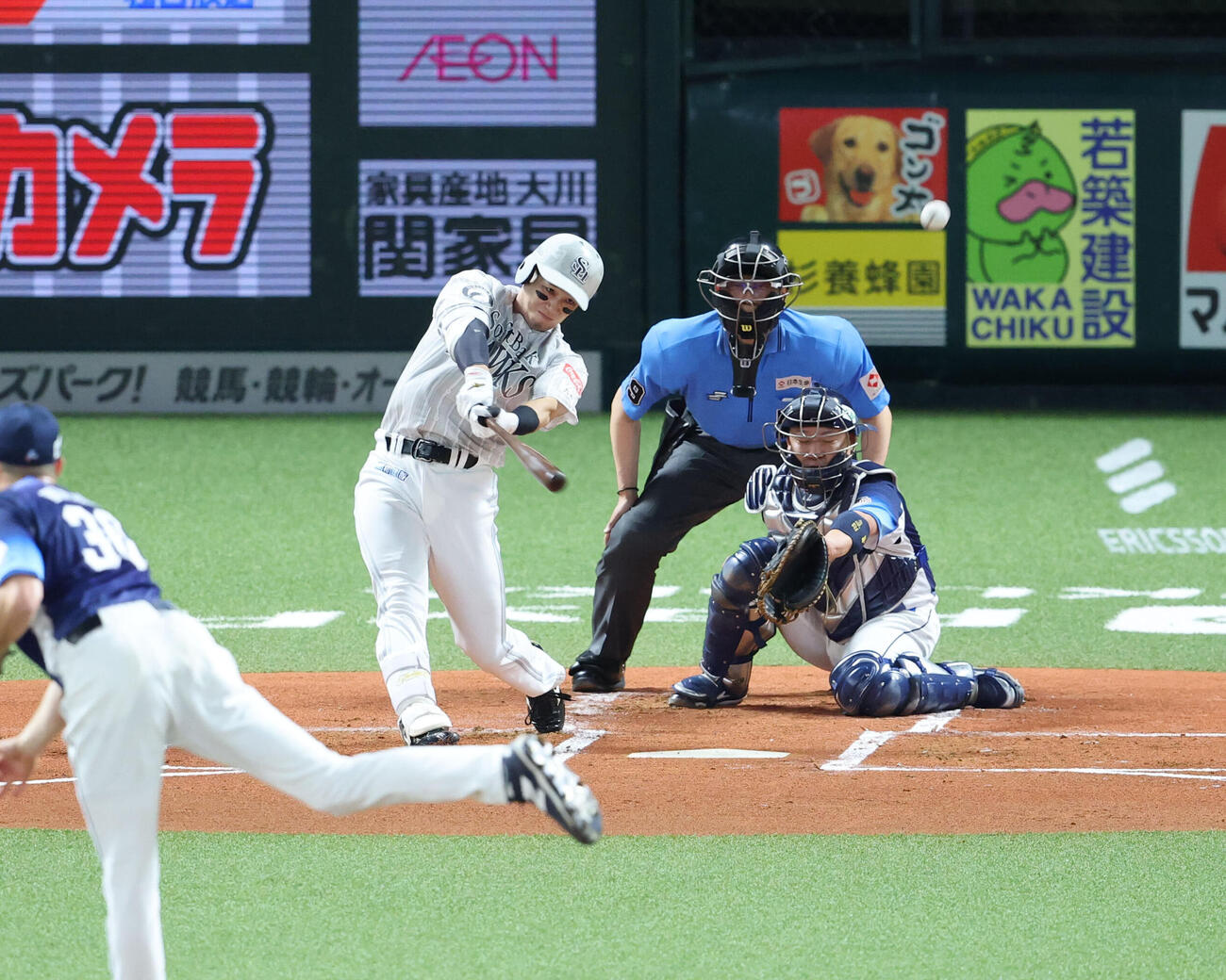 ソフトバンク対西武　1回裏ソフトバンク1死一塁、栗原陵矢は左越えに2点本塁打を放つ（撮影・梅根麻紀））