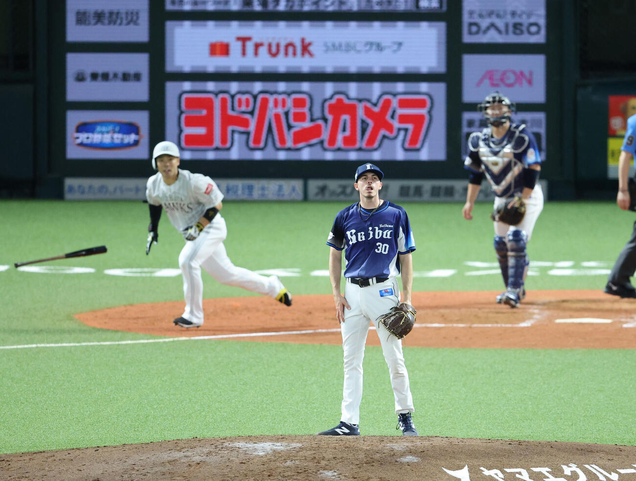 ソフトバンク対西武　4回裏ソフトバンク1死一、二塁、近藤健介に中越え2点適時二塁打を浴びたワイナンス（撮影・梅根麻紀）
