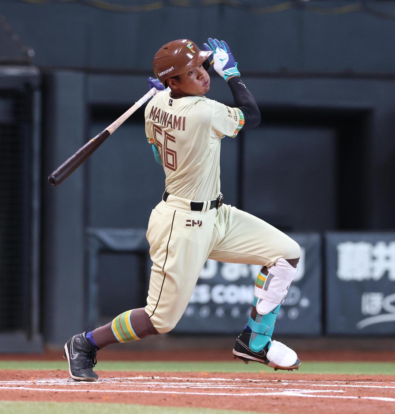 日本ハム対オリックス　1回裏日本ハム2死三塁、適時打を放つ万波中正（撮影・黒川智章）
