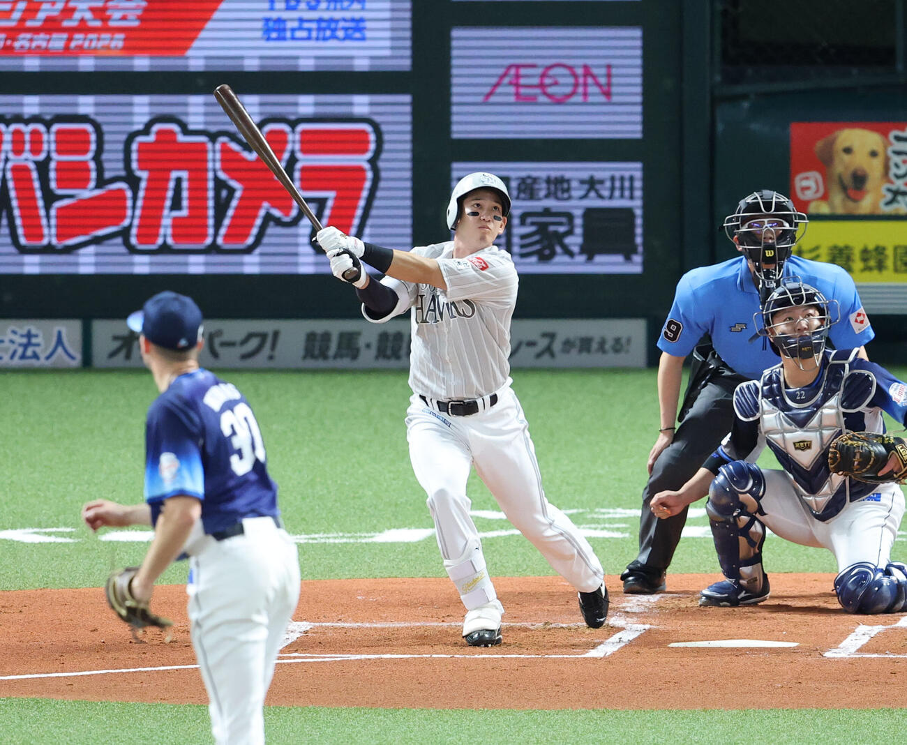 ソフトバンク対西武　1回裏ソフトバンク1死一塁、栗原陵矢は左越えに2点本塁打を放つ（撮影・梅根麻紀））
