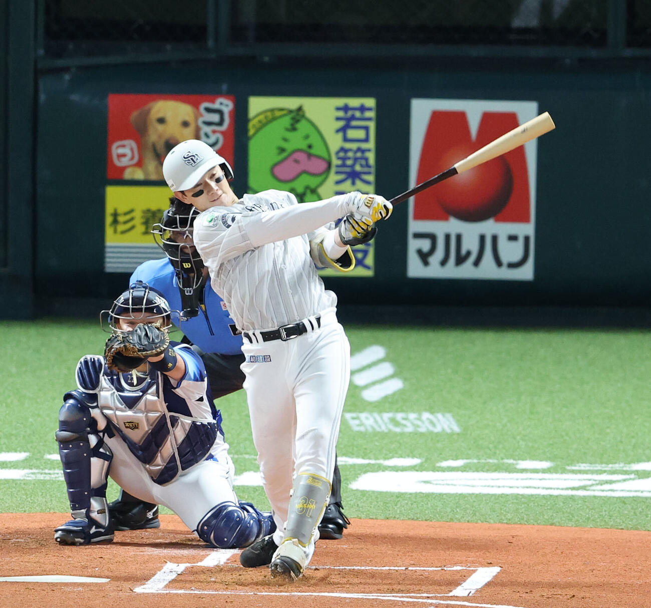 ソフトバンク対西武　1回裏ソフトバンク無死、正木智也は左中間に先制本塁打を放つ（撮影・梅根麻紀））