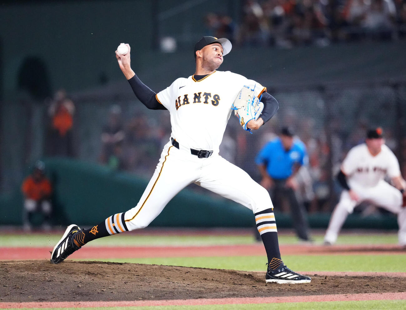 巨人対ヤクルト　巨人6番手のライデル・マルティネス（撮影・江口和貴）