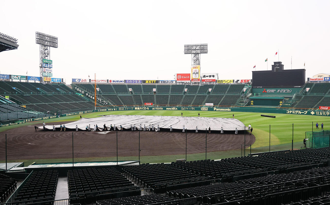 阪神対中日　15時45分に雨天中止が発表された（撮影・上田博志）
