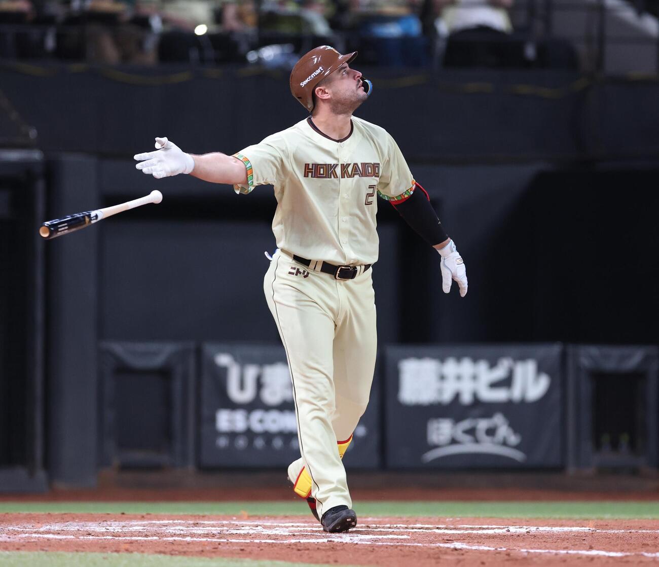 日本ハム対オリックス　7回裏日本ハム無死、本塁打を放つマルティネス（撮影・黒川智章）