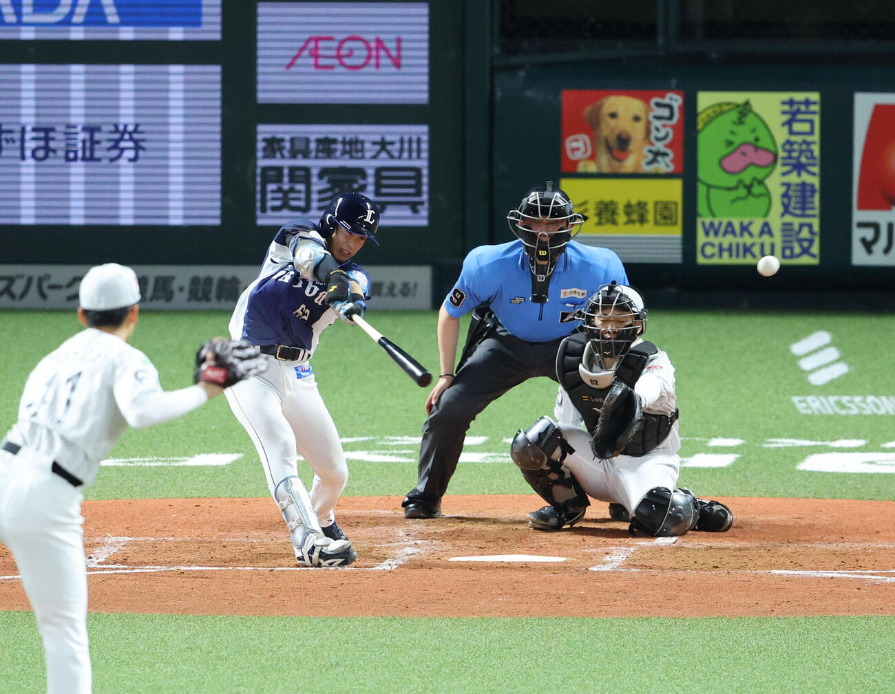 ソフトバンク対西武　4回表西武1死、滝沢夏央は左前打を放つ（撮影・梅根麻紀））